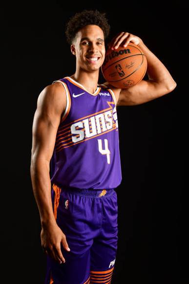 还有传球了?伊戈达罗出战20分钟 7中5拿到12分5板3助1断