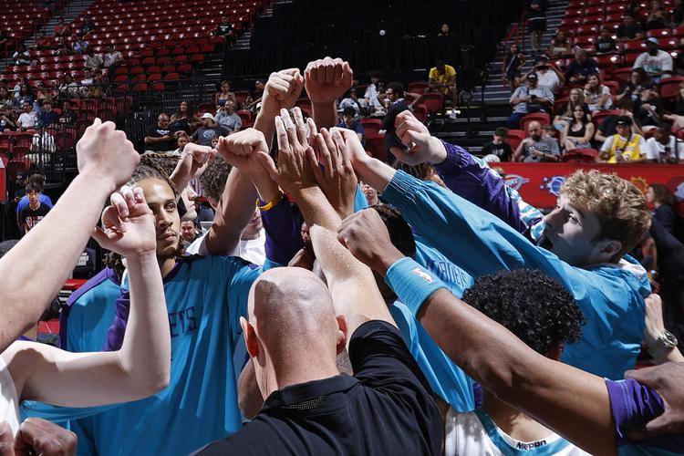 7中7砍14分！黄蜂主帅：卡尔克布伦纳打法简洁 攻防都在不断成长