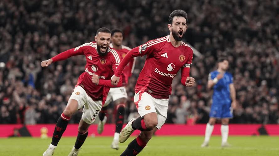 双红会焦点大战!曼联官方:球队将身穿白色客场球衣踢利物浦