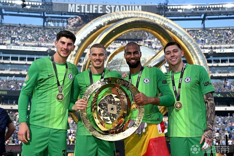 天空:澳波仍按部就班备战森林对阵切尔西的比赛,暂无被解雇迹象