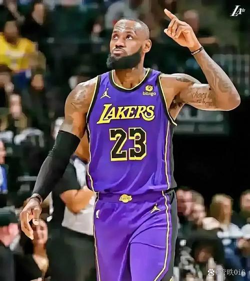 詹姆斯在场八村攻筐次数更多!美记:他为后者创造了更多机会