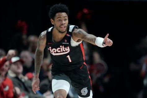 安芬尼-西蒙斯:和马祖拉的关系从场下开始构建 这有助于我们磨合