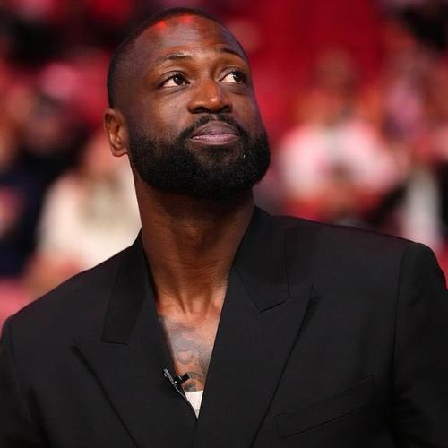 你是射手？迪恩-韦德8中1&三分7投全铁仅拿3分 正负值-28...