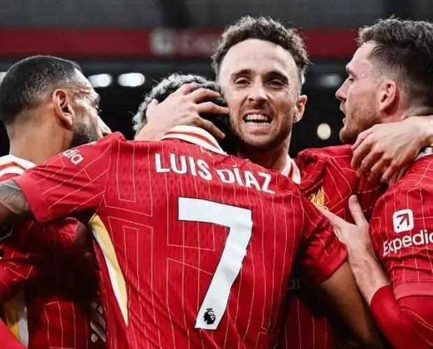 焦点大战！太阳报谈双红会：利物浦状态低迷，斯洛特能否撑住场面