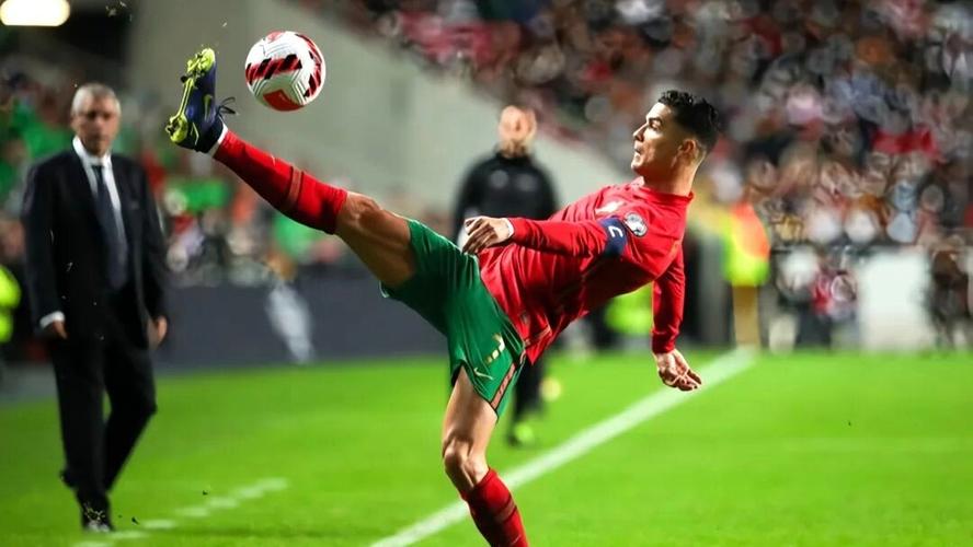 传奇不止步👑40岁C罗双响，以41球独占世预赛射手王