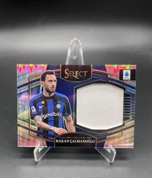 已是传奇！恰尔汗奥卢赛前获赠国家队百场纪念球衣