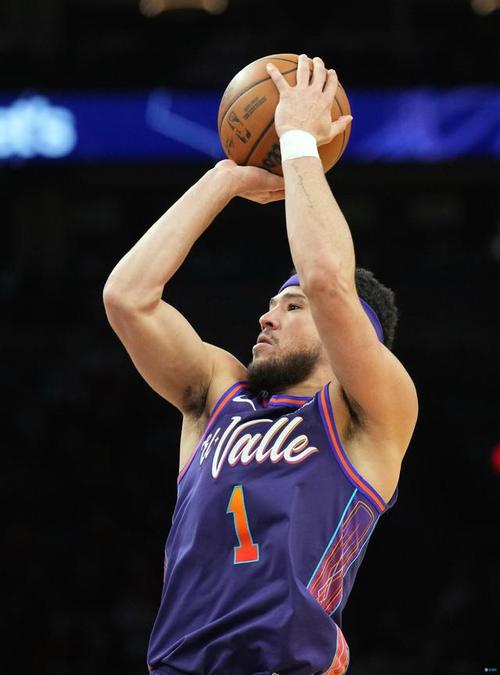 布克:对新赛季感到兴奋 担任球队的领袖是我重大职责