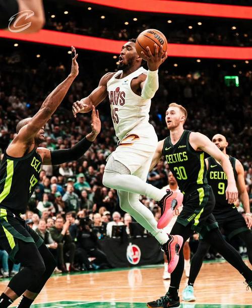 所向披靡！米切尔首节6投5中&三分3中3 独得13分2助攻3抢断