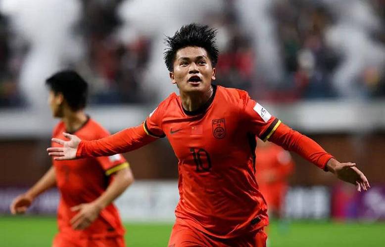 东体:U22男足新人发挥参差不齐,李新翔和刘诚宇踢出信心