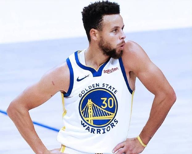 一代版本一代神?库里半场9+罚球 上赛季出战70场常规赛仅3次做到