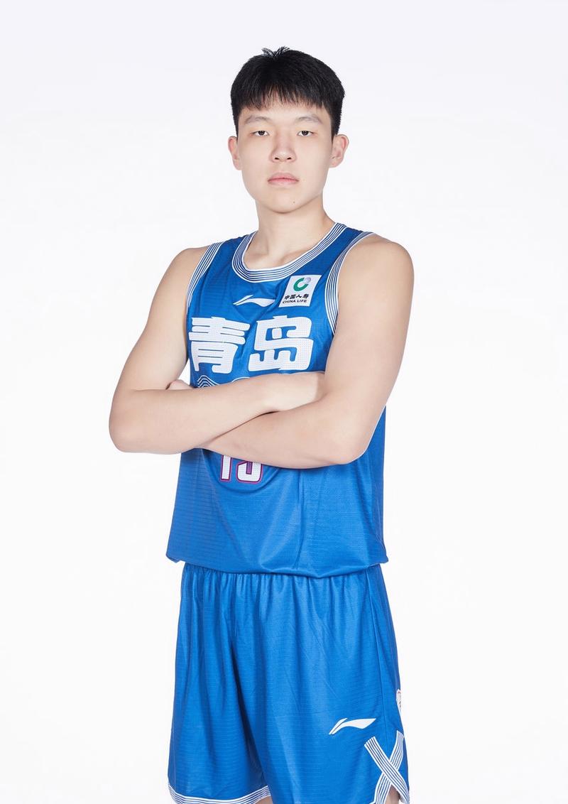 鲁媒:杨瀚森对于高强度比赛的适应程度越来越高 他没让球迷失望