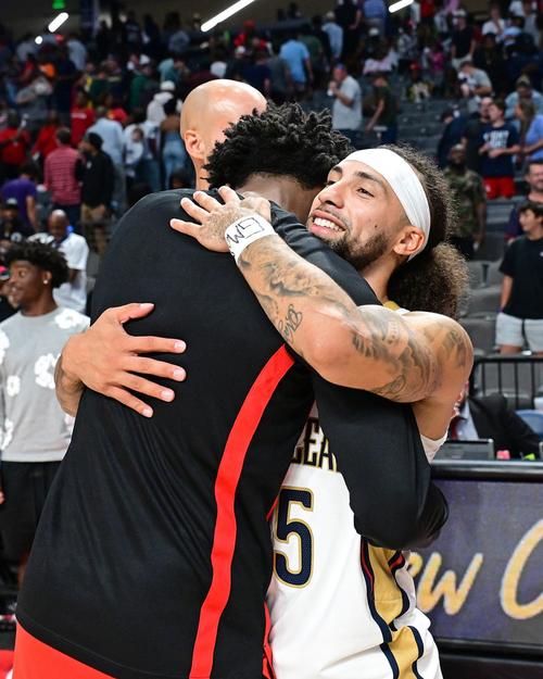 让竞争留在场上!阿门和阿尔瓦拉多虽爆发了冲突 但赛后握手言和