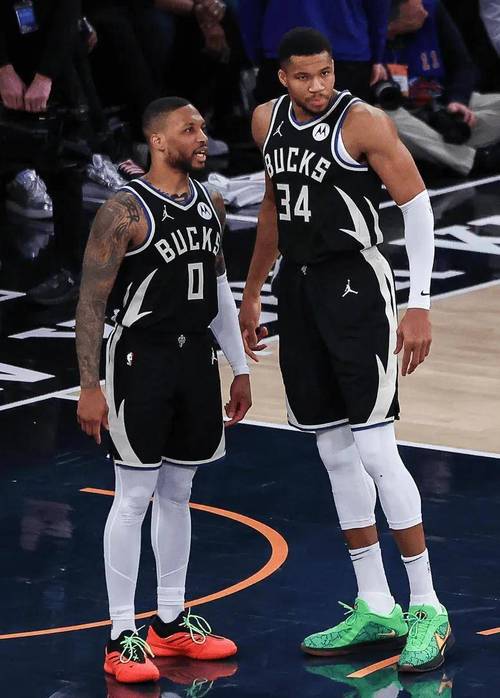 美媒晒五人全是字母哥阵容:踢足球的大哥也来凑数了