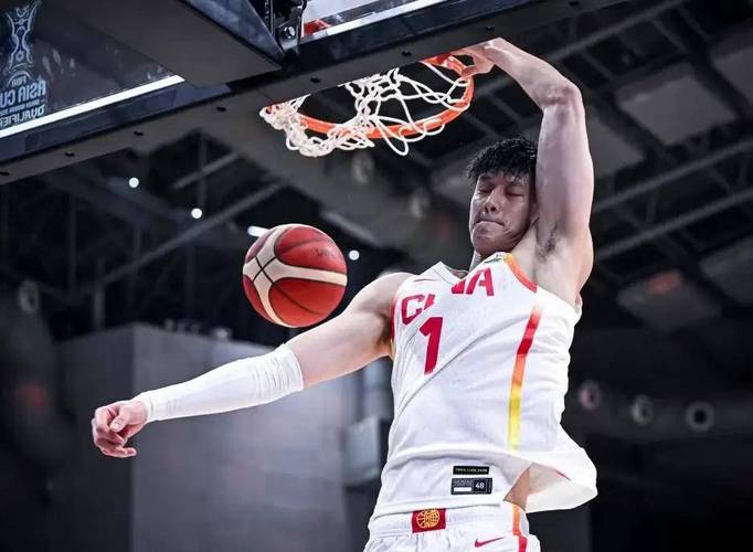 媒体人：当时曾凡博去点燃我就觉得操之过急 去大学应是更好选择