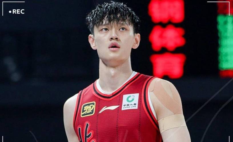 网媒:曾凡博发展联盟签约权转移至长岛篮网 第3个双向名额仍空缺