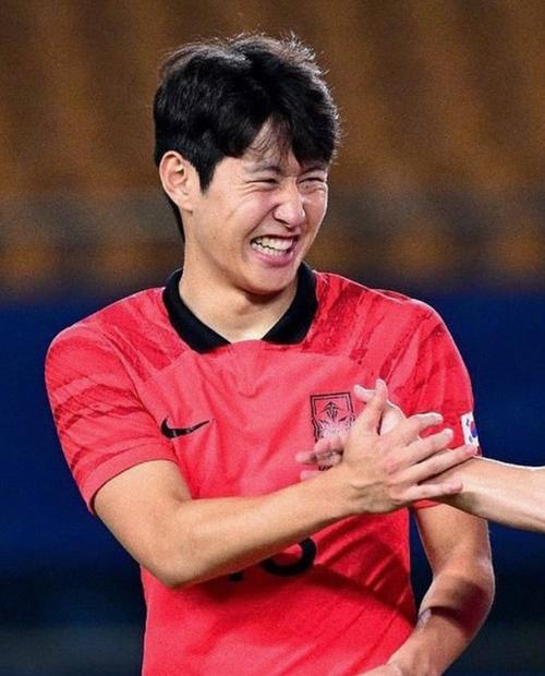 官方：李刚仁当选亚足联年度亚洲最佳海外球员