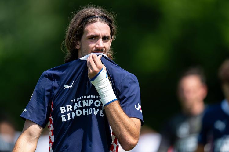 波兰主帅谈莱万：遭遇肌肉伤病是无法继续比赛的，不理解他的受伤