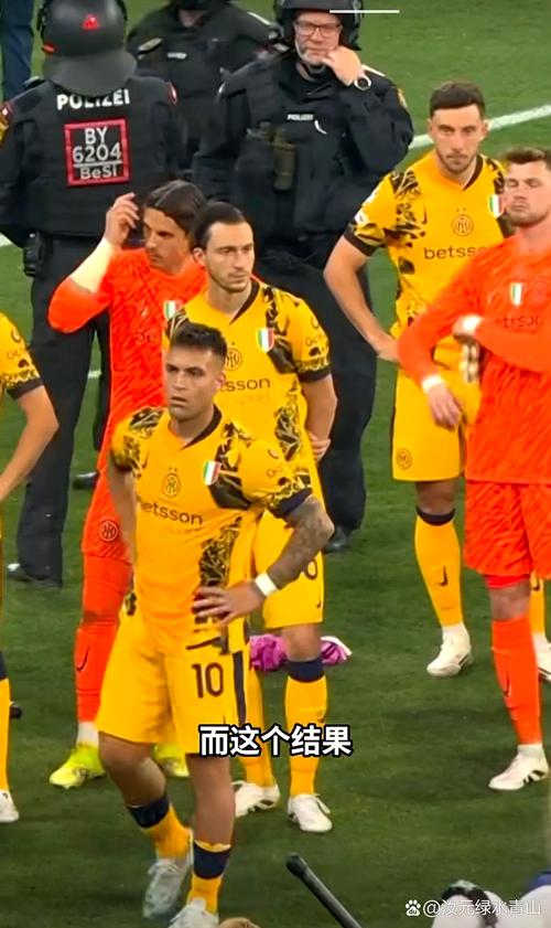 巴黎防线被打穿！杜埃回传失误，莫雷拉破门，斯特拉斯堡反超比分