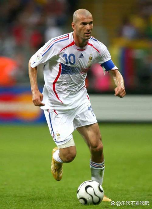 齐达内评完美球员：自己的左右脚和视野、头球，C罗/大罗进球能力