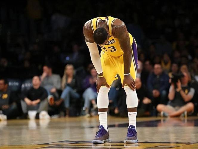 Lowe:湖人或詹姆斯阵营都对詹姆斯伤病不太担心 没人对此很紧张