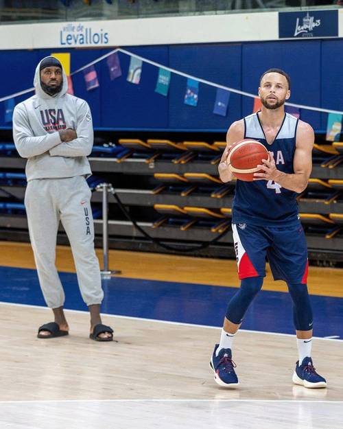 训练师:库里休赛期花了大量时间进行力量训练 着重提升决策速度