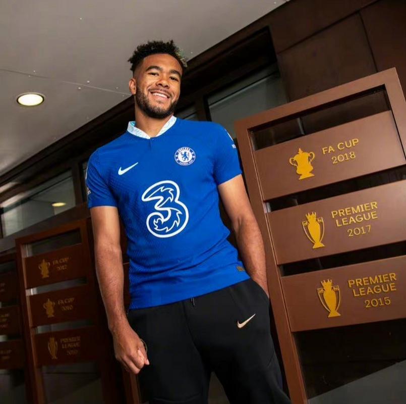 20-21赛季以来里斯-詹姆斯4场英超比赛传射,后卫球员中最多