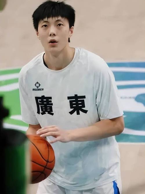 去年今日：胡明轩7记三分爆砍生涯新高40分 另送9助0失误率队止颓