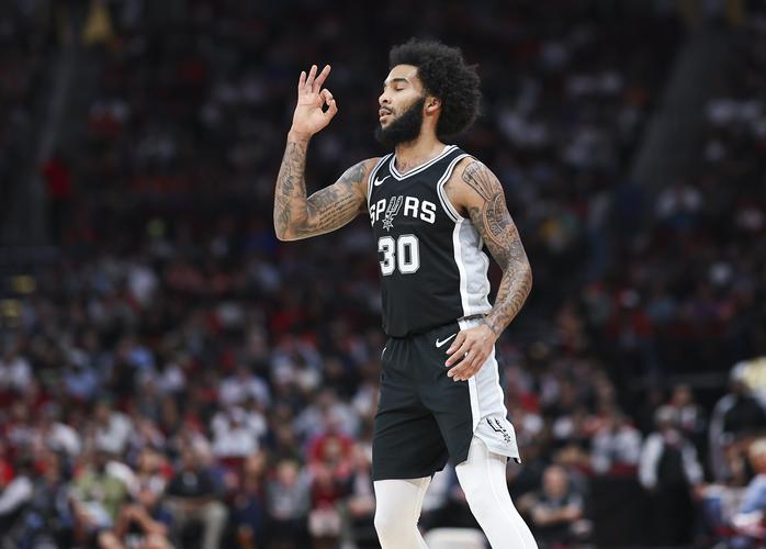 外线神准!尚帕尼5记三分球射落15分3板1帽