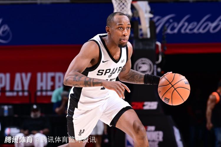 场均7.4分2.4板1.5助!雄鹿官方:与后卫AJ-格林达成多年续约协议