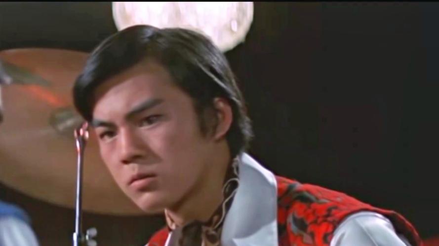 是谁干的？狄龙：训练中被队友用肘部撞到了额头 我缝了六针