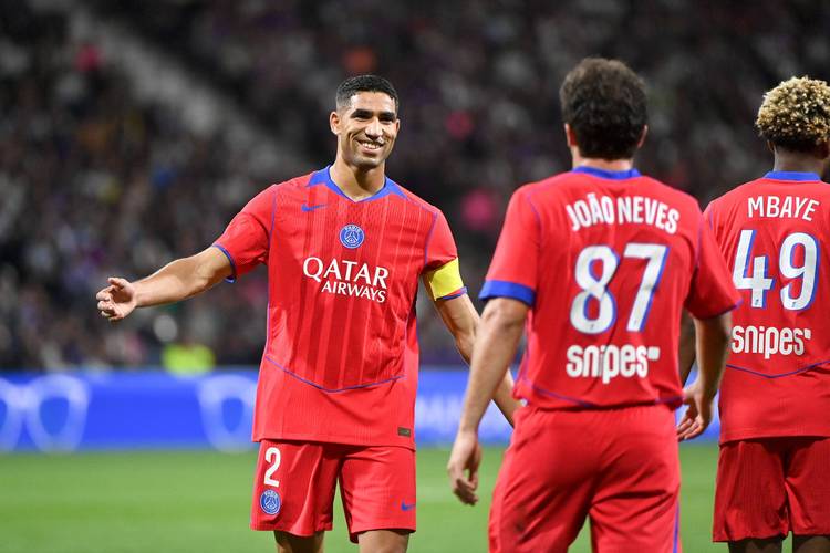 队报：由于缺乏出场时间，巴黎门将萨福诺夫考虑冬窗离队