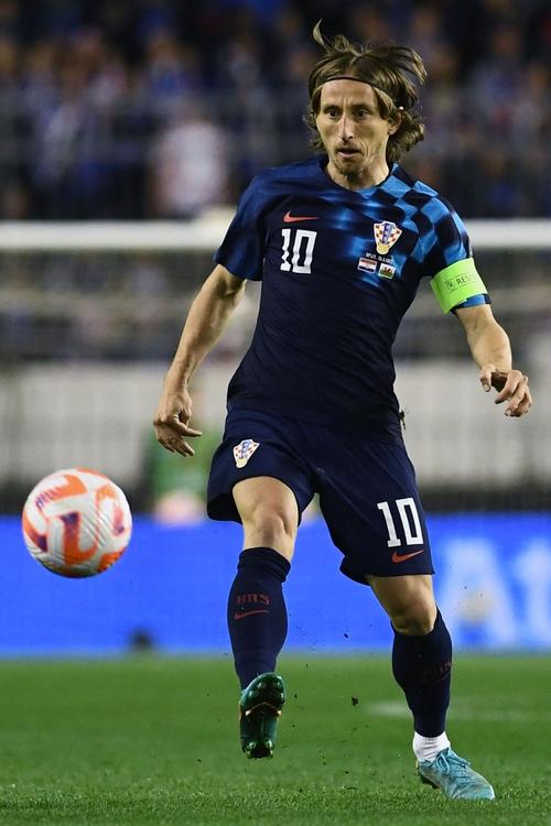 基操!莫德里奇本场数据:踢满全场,4次关键传球5次抢断全场最多