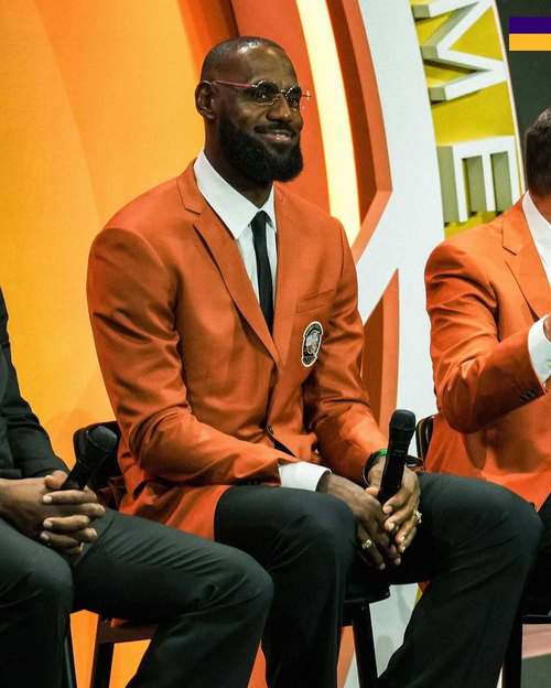 甜瓜：詹姆斯若今年跳出合同其他球队也会争抢 因为他依然能打