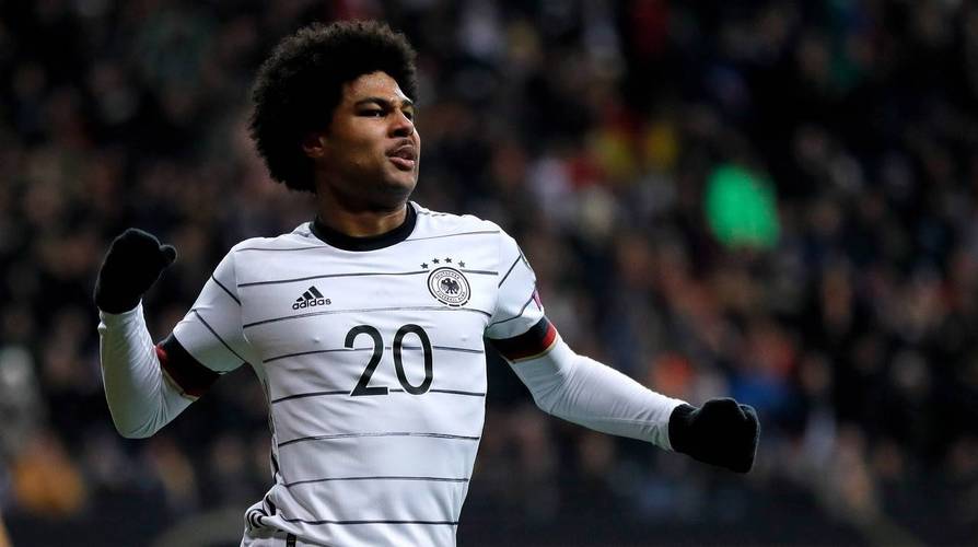 记者:格纳布里缺席了拜仁合练,出战布鲁日的概率很小