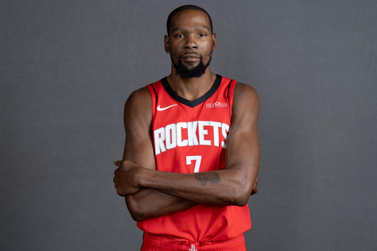 乌度卡:杜兰特不是那种追求聚光灯的人 他每天来训练馆100%投入