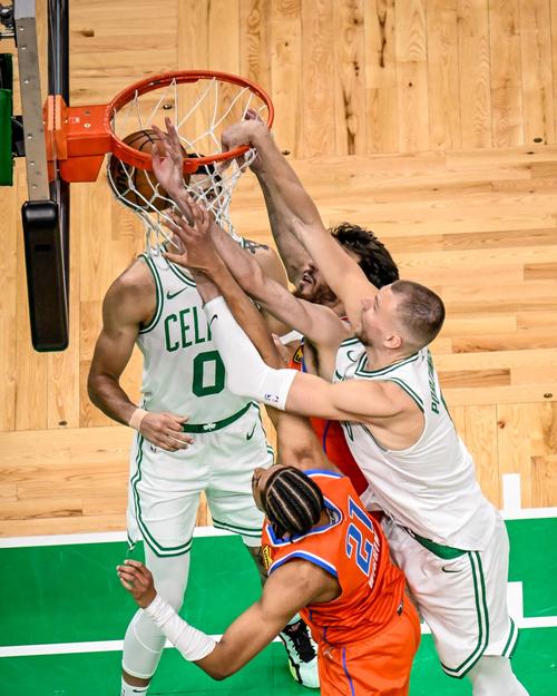 汇报一下工作！绿军首战前夕 马祖拉与新老板奇泽姆进行交流