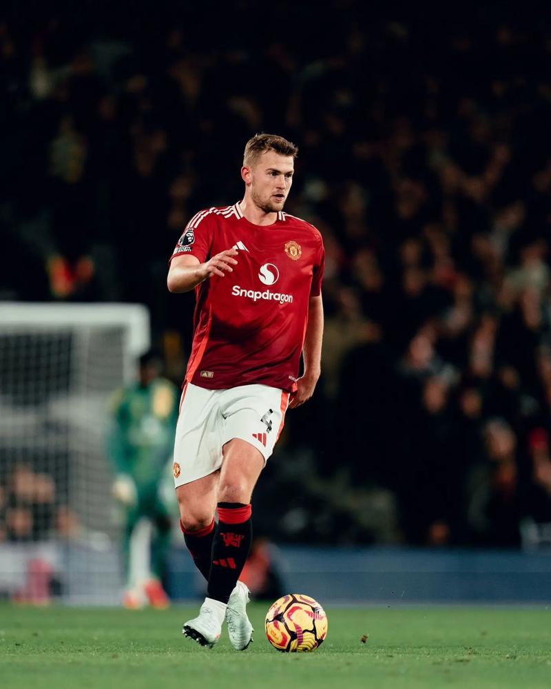 德里赫特:为什么在禁区总背着手?不想被判点球 我目前状态很好