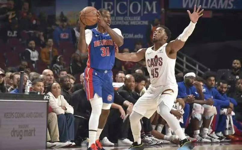 骑士客战尼克斯!队记:亨特因膝盖挫伤缺阵