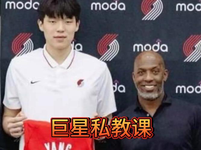 Shams:助教斯普利特将接替比卢普斯 暂时担任开拓者主教练!