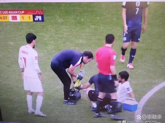 被打懵了！罗霍解放者杯挥肘不慎误伤队友，后者眼部肿了鼻子流血