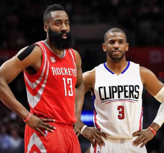 曾经的船长呐!保罗回归首战替补5中1&三分4中1得4分 送出4次助攻