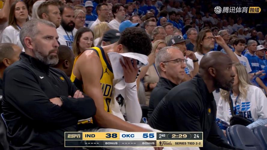 首秀脑震荡伤退！加尔扎因脑震荡协议将缺席明天打尼克斯的比赛！