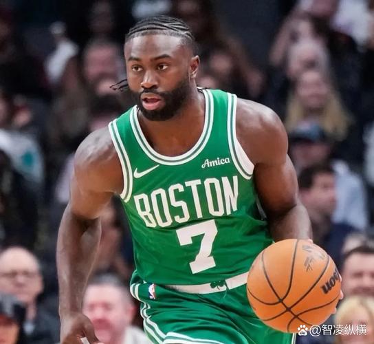 数据还行但没率队赢球！杰伦-布朗18中9得到25分6板4助 三分4中2