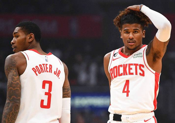 美记:小凯文-波特因左脚踝扭伤 最少将缺席接下来的两场比赛!