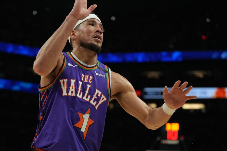 布克:预计自己很快能修正疲软的表现 得到31分并没令我宽慰