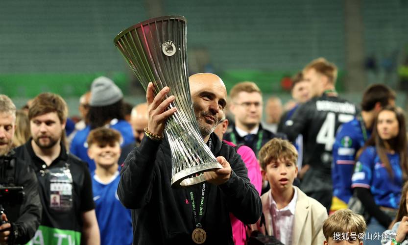 收入1800万英镑!TA:切尔西与一越南公司达成球衣袖标赞助协议