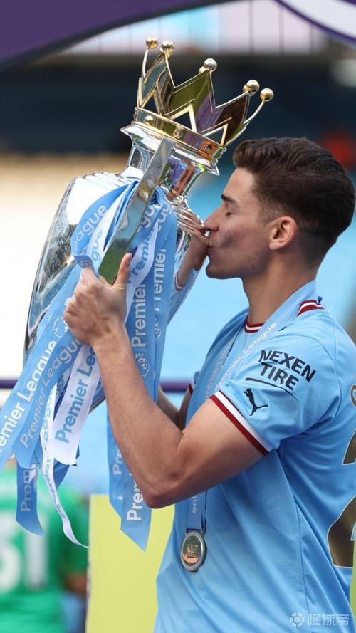 打进处子球!库尼亚社媒晒亲吻队徽照:带我回家,来老特拉福德