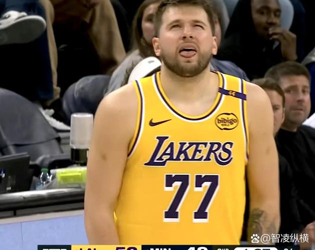 东契奇罚丢一球错失赛季首场50分!里夫斯:🤦♂️罚进一个啊