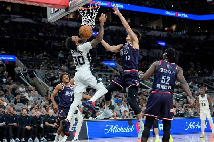 小卡谈大胜:很好地保护了球完成防守抢断 得到了快攻反击机会