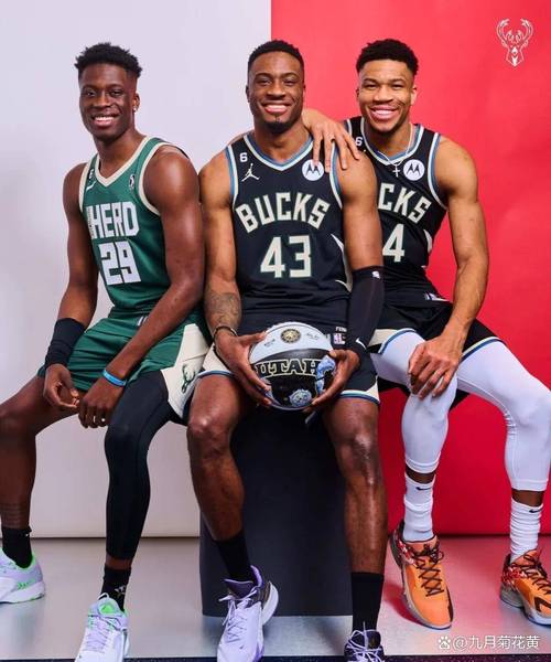 美记:科菲和小杰克逊赢得雄鹿最后两个名额 老里欣赏后者的态度